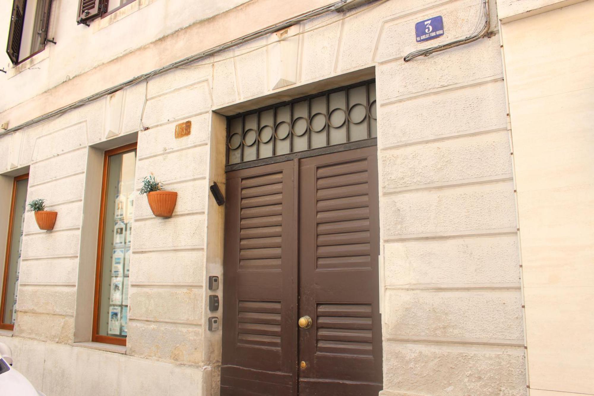 Storico In Viale Apartment Trieste